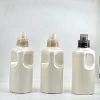 Bouteille vide personnalisée grande capacité beige 1000 ml pour lessive liquide et cosmétiques, en PEHD avec bouchon à vis estampé or et poignée, emballage