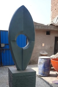 Sculpture moderne en fibre de verre de qualité supérieure, statue d'art faite à la main pour la décoration de la maison, du jardin, de l'hôtel et du bureau, disponible à la vente - Product Image 2