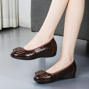 Mocassins Plats de Luxe <span class=keywords><strong>pour</strong></span> Femme en <span class=keywords><strong>Cuir</strong></span> Verni Souple Marron avec Lacets Antidérapants, Conception Pieds Nus <span class=keywords><strong>pour</strong></span> l'Automne - Product Image 4