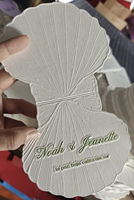 Cartes de vœux personnalisées en carton avec logo imprimé en relief, impression Vanille, menu imprimé en typographie (forme de coquille en papier fantaisie) Modèle
