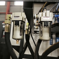 Machine de soufflage semi-automatique pour la fabrication de bouteilles et de gobelets en plastique PET/PC par injection-soufflage
