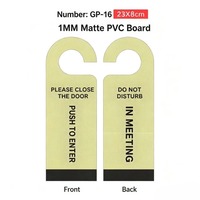 Étiquettes suspendues personnalisées en PVC mat pour porte, impression recto-verso, rappels d'état de désinfection pour l'hôtellerie et les lieux médicaux
