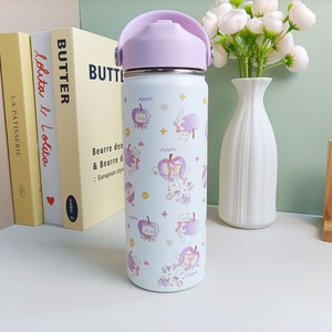 Gourde Sportive Isotherme Portable 600 ml avec Poignée Intégrée et Bec Verseur – Motifs Graphiques Variés – Maintien Chaud/Froid 12H - Product Image 6