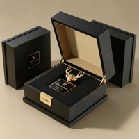 Boîte à parfum en bois noir brillant de luxe avec plaque métallique personnalisée, charnière dorée en velours pour emballage cadeau de marque de parfum ou d'huile essentielle
