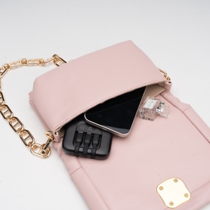 กระเป๋าถือแบรนด์หรูสำหรับสุภาพสตรี2021 PU ประดับด้วยวัสดุ PU มีพู่ตัวอักษร - Product Image 5