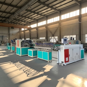 Machine <span class=keywords><strong>de</strong></span> fabrication <span class=keywords><strong>de</strong></span> tuyaux en PVC renforcés <span class=keywords><strong>de</strong></span> fibres à cinq couches, ligne d'extrusion <span class=keywords><strong>de</strong></span> tuyaux <span class=keywords><strong>de</strong></span> jardin en PVC - Product Image 1