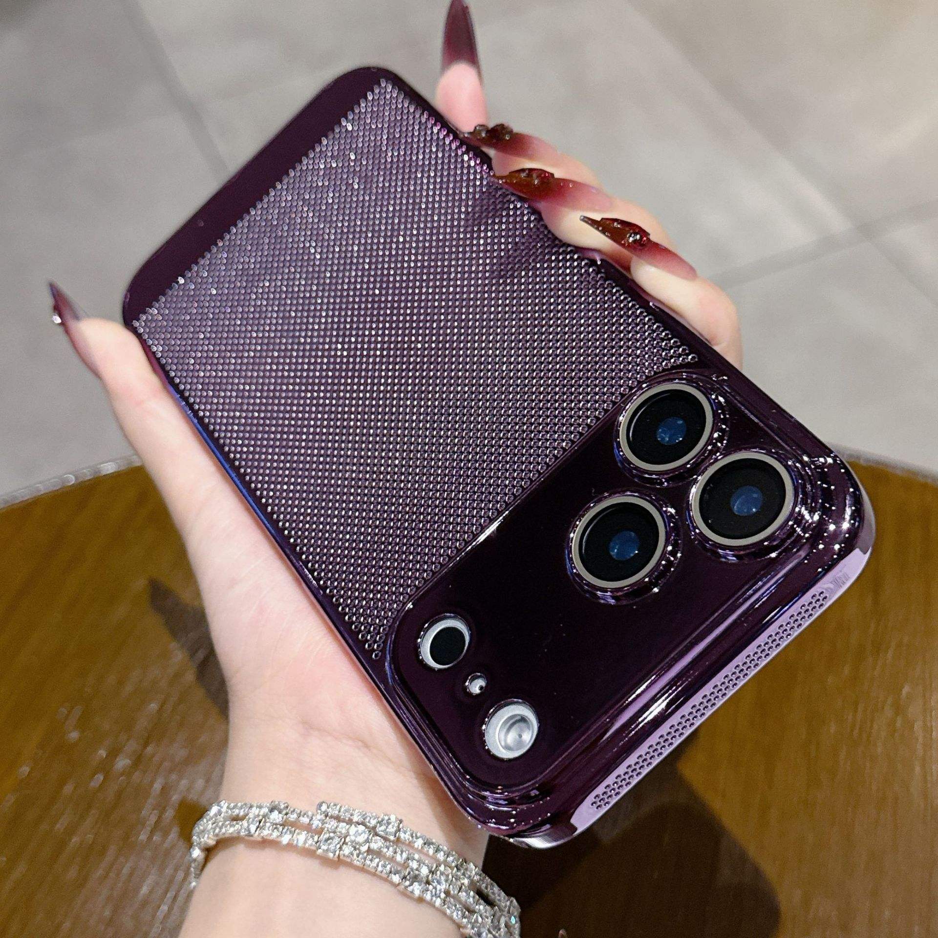 สีม่วงเข้ม