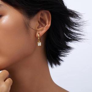 Boucles d'oreilles pendantes classiques carrées en moissanite 5,5 mm, testées au diamant, en argent S925 plaqué or 18 carats, couleur D, pureté VVS, pour femme - Product Image 5