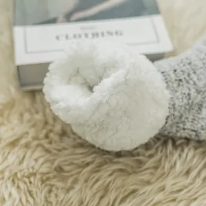 Fiber bulanık örgü toptan hayvan terlik kabarık kadınlar özel polar yatak kedi pençe uyku çorap