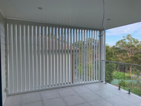 Lames de persiennes verticales extérieures en alliage d'aluminium à profil d'aile, personnalisées pour bâtiments, avec lames à lamelles solaires