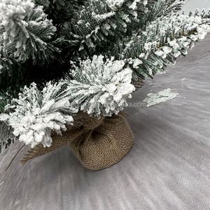 Mini Árbol de Navidad Decorativo de PVC con Material de Papel Flocado Puntiagudo, Árbol de Navidad Pequeño con Copos de Nieve para Escritorio - Product Image 4