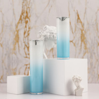 Produits promotionnels : Flacon cosmétique exquis à pompe à vide, flacon cosmétique personnalisé en acrylique, flacon cosmétique sans air à épaule plate