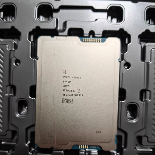 INTEL Xeon 6740P Official Version - 48 Cores, 96 Threads, 2.1 GHz Base Frequency, 3.8 GHz boost Frequency Server CPU
