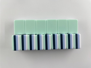 Set di Mahjong Americano a 4 Strati con Tessere Incise, 160 Tessere in Acrilico Blu Chiaro Pesante, Edizione Prato Primaverile - Product Image 3