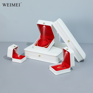 WEIMEI Handmade Crown LED Light Jewelry Box Diamond Ring Storage avec Unique Illuminated Feature - Product Image 5