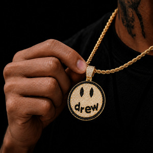 Collana con Ciondolo Drew Smiley Face in Rame Intarsiato con Zirconi e Cristalli, Gioielli Hip Hop Street Fashion - Product Image 4