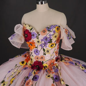 Vestido de Quinceañera WC049 Rosa Pálido sin Mangas con Apliques de Flores Multicolores y Cola Watteau de Gasa Natural - Product Image 3