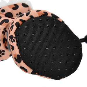 Zapatos de Invierno para Perros Pequeños, Diseño de Leopardo y Huellas, Forrados de Felpa, Cálidos, Antideslizantes, Calcetines para Interiores - Product Image 3