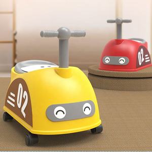 Orinal de plástico para bebé 2 en 1 con tapa - Product Image 1