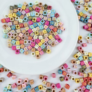 ลูกปัดตัวอักษรสีทองขนาด 6x6 มม. ลูกบาศก์หลากสีอะคริลิคสำหรับทำสร้อยข้อมือ สร้อยคอ เครื่องประดับ ขายส่งจำนวนมาก - Product Image 4