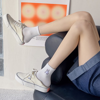 Chaussettes de compression en coton pour femmes, blanc pur, avec logo sur le corps et le bord, technique de tissage, pour le printemps, l'été et le sport