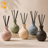 FUBEI LIVING Diffuseur de parfum d'ambiance en bâtonnets de rotin à l'huile parfumée naturelle, longue durée, avec bouteille en céramique mate de style nordique