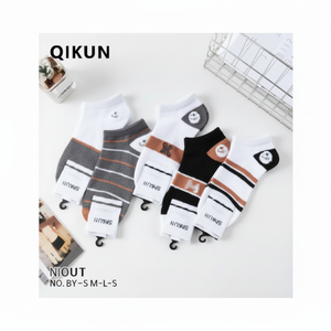 Calzini sportivi in cotone Spandex TIN DE HOMBRE Design Jacquard traspirante Anti uso quotidiano con Logo inferiore usa e getta - Product Image 1