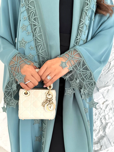 ชุดอาบายะห์หรูหราสง่างามสำหรับงานอีด ประดับด้วยลายปักดาว ผ้าตาข่ายเย็บต่อกัน และขอบลูกไม้ - Product Image 3