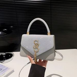 Últimas tendencias de moda al por mayor en bolsos largos con tiras, bolsos de hombro elegantes para mujer, bolsos de lujo y - Product Image 2