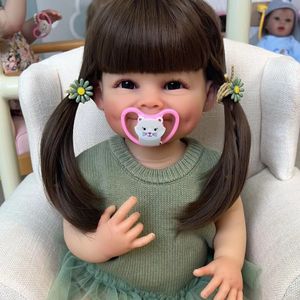 Poupée Reborn 55 cm en silicone pour enfants de 4 à 6 ans, baignable, avec tresses et épingles à cheveux fleuries, sous licence, marque privée - Product Image 2