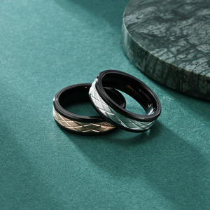 Nuevo anillo transfronterizo para hombre, combinación <span class=keywords><strong>de</strong></span> dos <span class=keywords><strong>colores</strong></span>, superficie <span class=keywords><strong>de</strong></span> corte <span class=keywords><strong>de</strong></span> moda tallada, patrón cuadrado <span class=keywords><strong>de</strong></span> alto brillo - Product Image 2