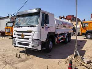 Nuevo camión rociador HOWO 2*8 con tanque de 20 metros cúbicos para mantenimiento de carreteras - Product Image 6