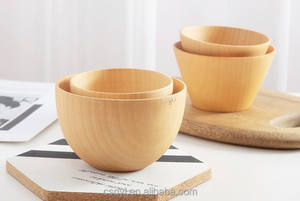 Nouveau bol de riz en bois de hêtre écologique sculpté avec un design mignon de fleur de prunier rond pour le camping - Product Image 4