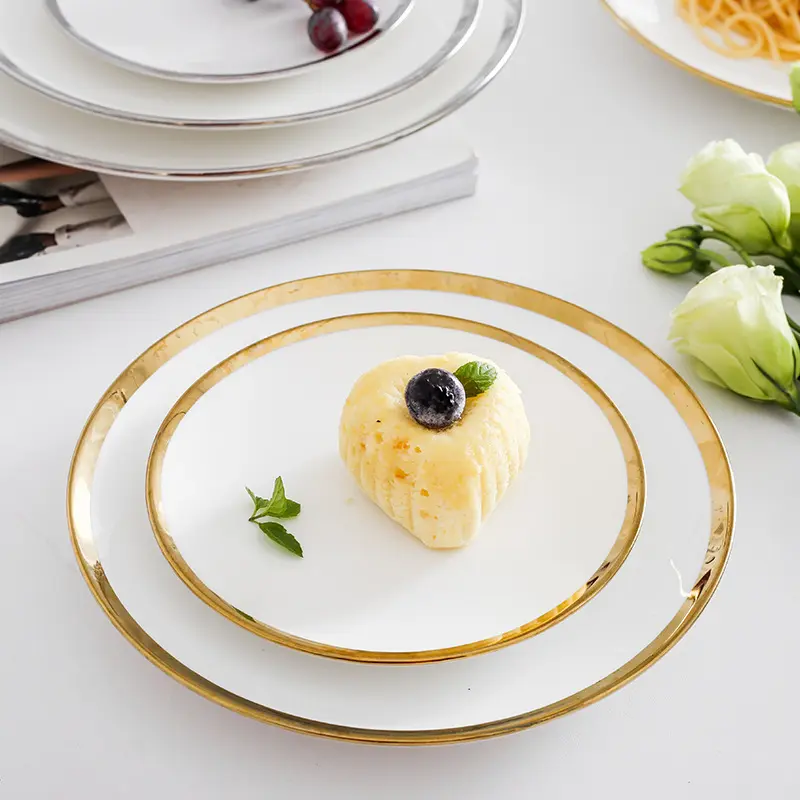 Juego de platos de cena de cerámica blanca de boda de lujo personalizado al por mayor con platos de borde dorado para restaurante