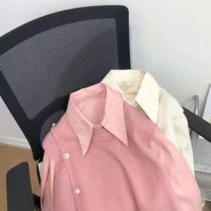 Conjunto de Dos Piezas de Moda Primavera 2025 para Mujer, Chaleco de Punto Color Caramelo y Camisa - Product Image 6