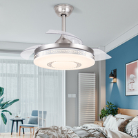 Ventilateur de plafond LED en métal chromé argenté de 42 pouces avec télécommande, design nordique épuré et fonctionnalités écoénergétiques