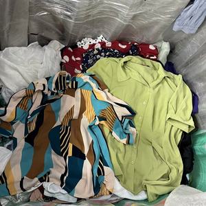 Camicette di Seta Usate Premium all'Ingrosso, Abbigliamento Usato di Alta Qualità, Pacchetto da 45kg, Esportazione di Camicie di Seta da Donna alla Moda - Product Image 3
