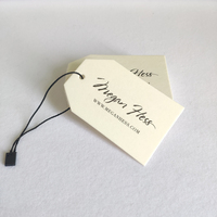 Étiquettes volantes personnalisées en carton ivoire/crème pour vêtements, avec impression de logo en feuille, finition mate blanc cassé pour produits
