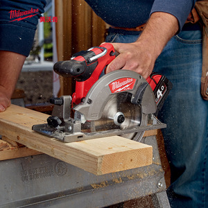 Sierra Circular Inalámbrica Milwaukee de 7 Pulgadas con Motor sin Escobillas, Herramienta para Cortar Madera - Product Image 1