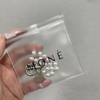 Sacs en plastique givrés à fermeture éclair en PVC pour l'emballage de bijoux, pochette transparente personnalisée pour bijoux avec logo, mini sac de voyage pour bijoux