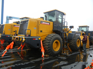 Cargadora de Ruedas LW500KN de 5 Toneladas con Accesorios de Horquilla y Garra para Trabajos de Construcción, Minería y Canteras - Product Image 4