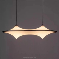 Luminaire suspendu LED moderne et unique en résine imitation albâtre courbé pour comptoir de bar, restaurant, hall d'hôtel