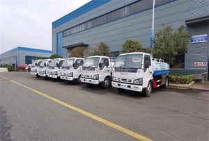 Japón 4000 litros pequeño Nuevo Acero inoxidable tanque <span class=keywords><strong>de</strong></span> <span class=keywords><strong>agua</strong></span> <span class=keywords><strong>potable</strong></span> camión todoterreno camión <span class=keywords><strong>de</strong></span> <span class=keywords><strong>agua</strong></span> para la <span class=keywords><strong>venta</strong></span> portador para la limpieza <span class=keywords><strong>de</strong></span> carreteras - Product Image 3