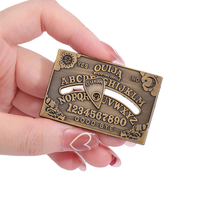 Broche Métallique OUIJA Réglable pour Halloween, Badge Créatif Horreur Rotatif Plaqué avec Thème Amour pour Cadeau du Nouvel An