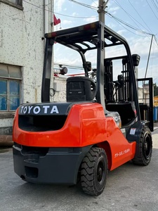Montacargas Diésel FD30 FWD de 30 Toneladas, Mástil de Tres Etapas, Desplazador Lateral Hidráulico, Neumáticos Neumáticos, Operación Asentado, Uso en Interiores para Motor - Product Image 5