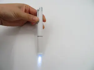 A buon mercato promozionale medico infermiere ospedale utilizzando penna a LED torcia elettrica Mini luce medica