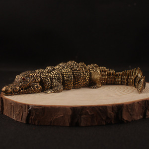 Figurine de crocodile en laiton 20 cm plaquée or, décoration de bureau à domicile en 3D - Product Image 3