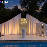 Support de toile de fond en métal blanc LEDA pour événements de luxe, mariages et fêtes, cadre ondulé en forme de S