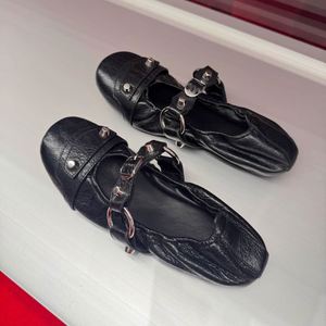 Bailarinas de mezclilla para mujer con puntera, ligeras, acolchadas, cómodas, con cuello elástico, correa con hebilla, tachuelas metálicas y soporte de arco antideslizante para verano. - Product Image 3