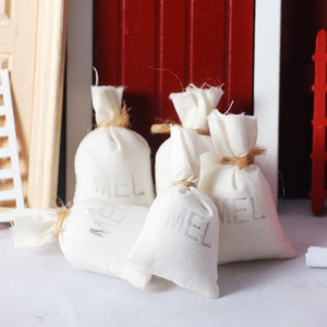 Sac en tissu miniature pour maison de poupée, scène de jeu alimentaire miniature de Noël, accessoires pour poupée figurine Ob11 - Product Image 1